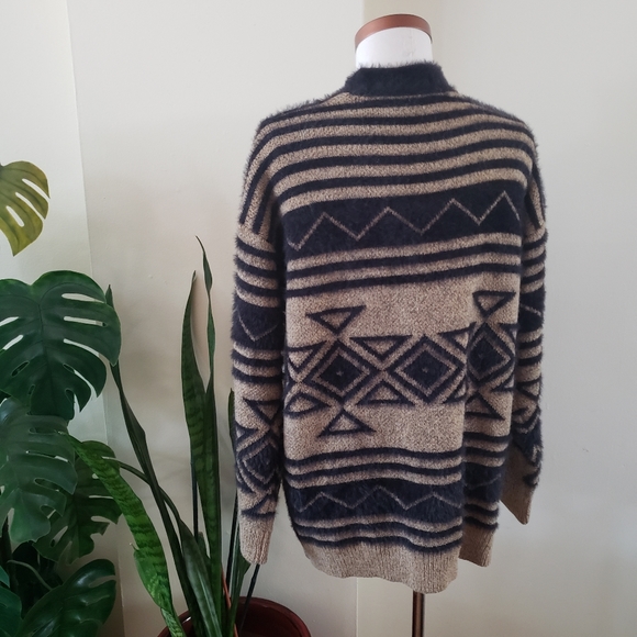 Fuzzy Knit Aztec Print NWT Open Front Oversized Cardigan - S-M - Picture 8 of 10